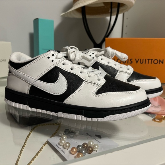 Reverse Panda Nike Dunks - Picture 1 of 9